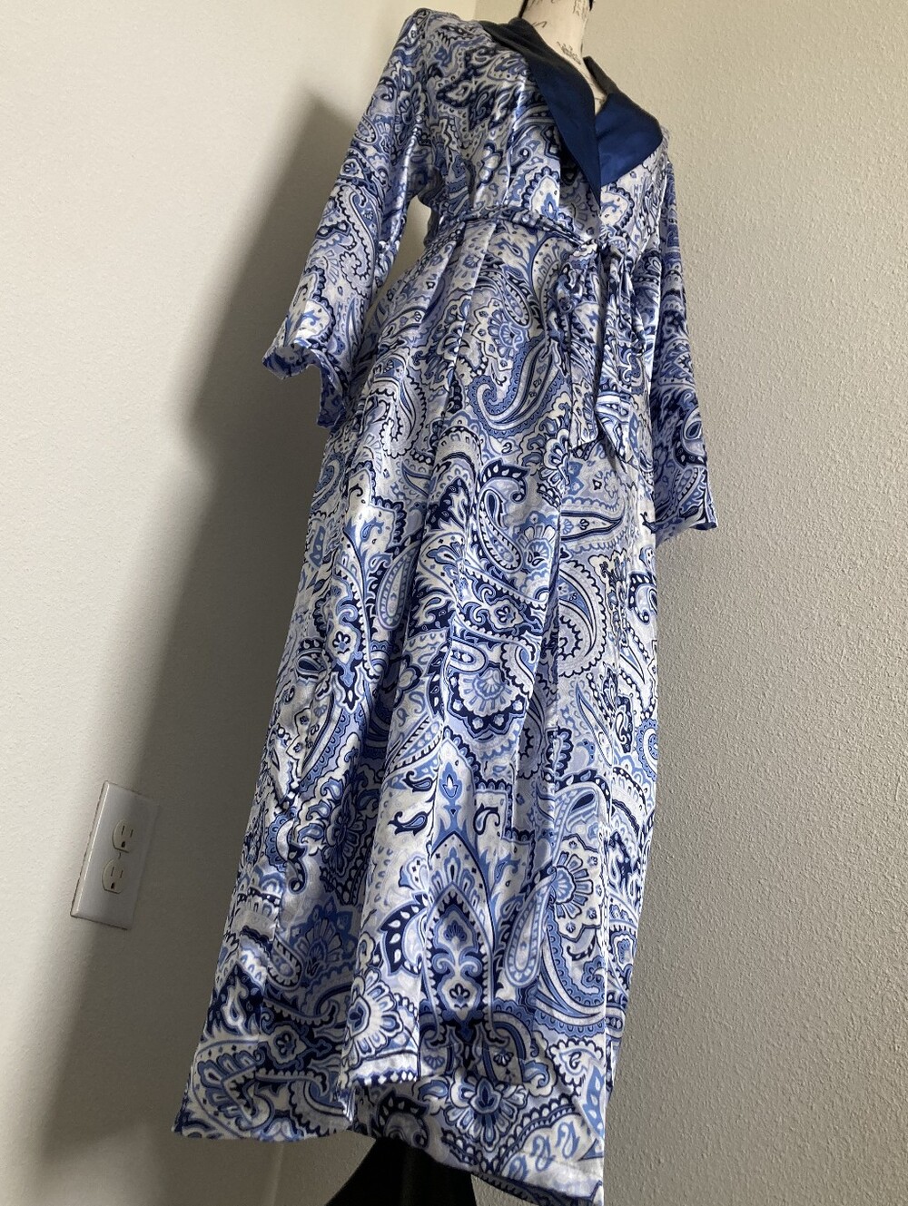 Jones New York Floral Paisley Long Satin Robe Blue S Belted Bride Classic - Picture 6 of 15